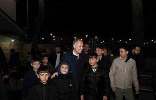 İnegöl Belediyesi’nden 2 camide kandil ikramı