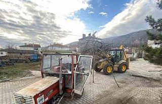 İnönü’de okul bahçeleri temizlendi
