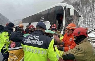 İran’a giden 28 yolcunun bulunduğu otobüs, tıra...
