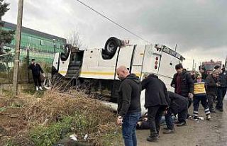 İşçi servisi minibüsü takla attı: 25 yaralı