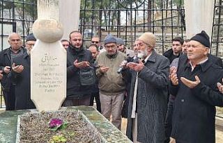 İskilipli Atıf Hoca kabri başında dualarla anıldı