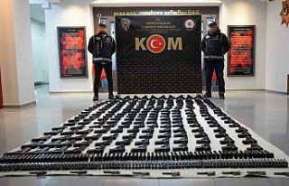 Isparta’da iki araçta yüzlerce ruhsatsız tabanca...