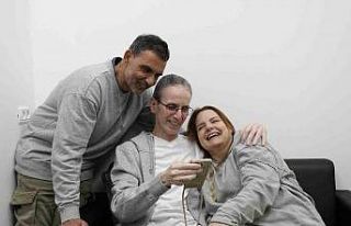 İsrail, serbest bırakılan esirlerin aileleriyle...