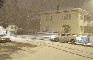 İstanbul haftanın son gününe karla uyandı