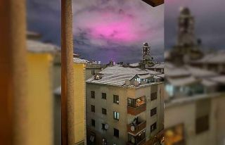 İstanbul’da gökyüzünde pembe bulut kümeleri...