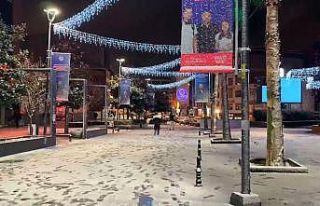 İstanbul’da kar yağışı etkili oldu, araçlar...