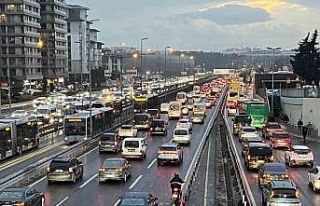 İstanbul’da kar yağışıyla birlikte trafik yoğunluğu...