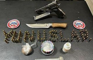 İzmit’te aracında silah ve uyuşturucuyla yakalanan...