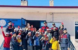 Jandarma ekipleri minik öğrencilerle buluştu