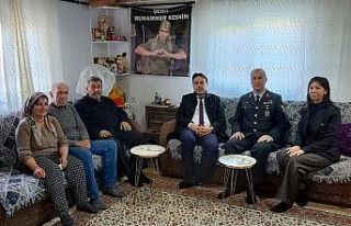 Jandarma ekipleri şehit ailelerini yalnız bırakmıyor