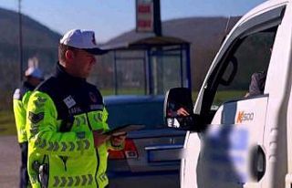 Jandarma trafikte göz açtırmıyor: 928 araç ve...