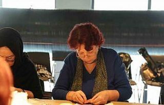 Kadınlardan sevgililer gününe özel kapı süsleri