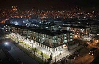 Kahramanmaraş’ta deprem konutları ışıklandırıldı