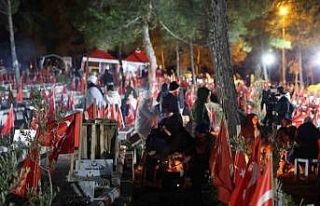 Kahramanmaraş’ta deprem şehitleri mezarlığına...