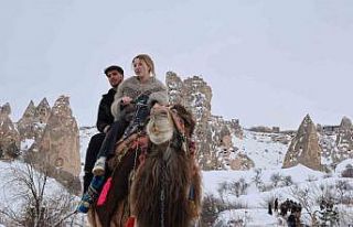 Kapadokya’da balonlar havalanmayınca deve turlarına...