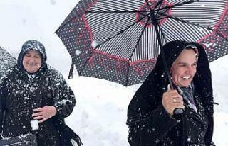 Kar engel olmadı: Çocuklar kaydı, kadınlar altın...