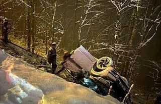 Kar kazayı beraberinde getirdi: Cip şarampole yuvarlandı,...