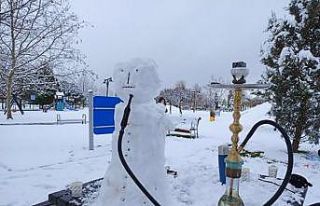 Kar yağdı, sokaklar açık hava sergisine döndü