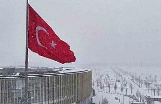 Kar yağışıyla beyaza bürünen Başakşehir Millet...