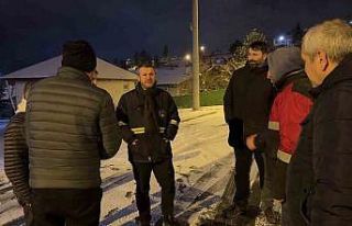 Karabük Belediyesi 100 personelle buzlu yollar için...