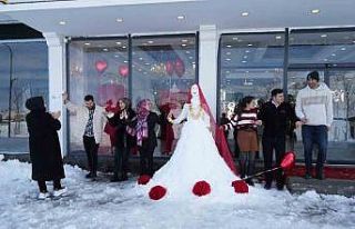 ’Kardan Gelin’e 1 milyon liralık altın taktılar