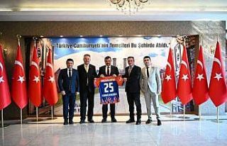 Kardelengücü’nden Vali Çiftçi’ye özel forma