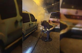 Kars’ta seyir halindeki araç alevlere teslim oldu