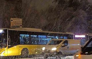 Kartal’da frenleri tutmayan İETT otobüsü şoförü...