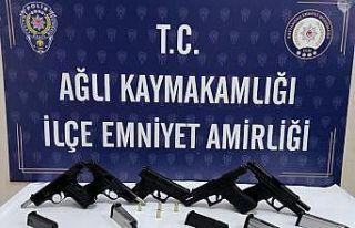 Kastamonu’da ruhsatsız tabancayla yakalanan 2 şahıs...