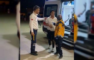 Kavgayı ayırmak isterken bıçaklandı