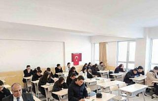 Kaymakam Kılıç, öğrencilerle birlikte kitap okudu