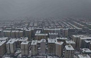 Kayseri’ye lapa lapa kar yağdı