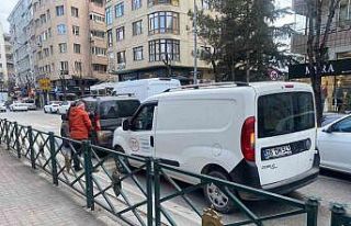 Kaza sonrası trafiğin tıkanmaması için gayret...