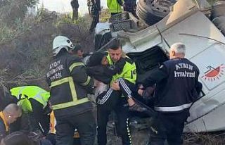 Kendisini kurtaran komisere sımsıkı sarıldı