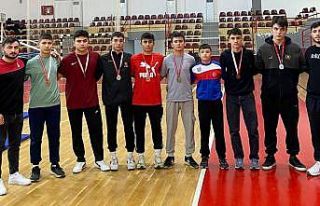 Kepez’in pehlivanlarına 3 altın