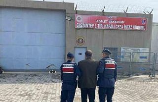 Kesinleşmiş 25 yıl hapis cezası bulunan firari...
