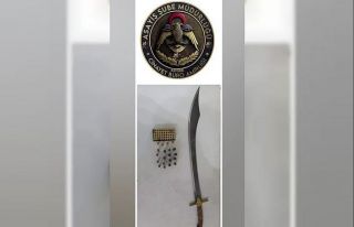 Kılıçla etrafa zarar veren suç makinesi yakalandı