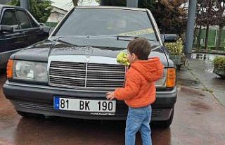 Klasik otomobil tutkunlarını sağanak bile engelleyemedi