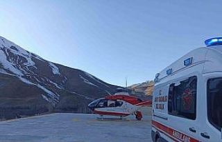 KOAH hastası ambulans helikopterle Van’a sevk edildi