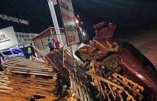 Kontrolden çıkan otomobilin sürücüsü yaralandı