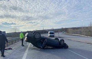 Köpeğe çarpmamak için ani manevra yaptı, takla...