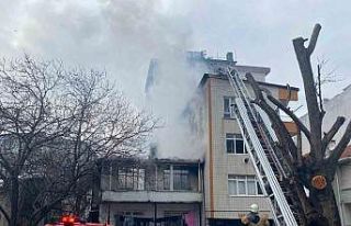 Küçükçekmece’de korkutan yangın: 2 katlı gecekonduda...