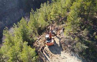 Kuzey Adana’da 4 mevsim turizm için yol çalışması...