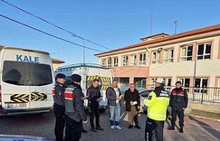Malatya’da jandarmadan servis araçlarına denetim