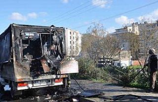 Manisa’da seyir halindeki mobil lokma aracı yandı