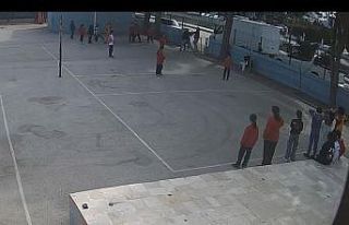 Mersin’de bir veli ve ağabeyinin öğretmeni darbetmesi...