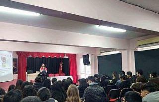 Mersin’de jandarmadan öğrencilere ’siber farkındalık’...