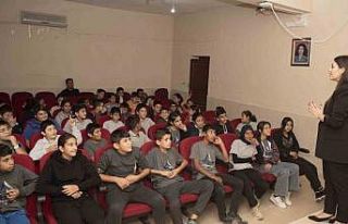 Mersin’de LGS’ye hazırlanan öğrencilere rehberlik...