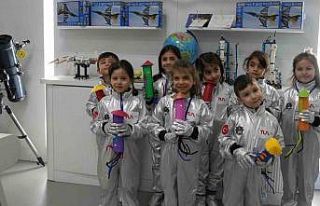 Miniklerden uzay ve bilimi yerinde öğrendi