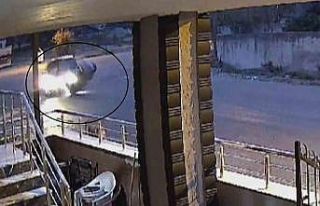 Motosikletin, otomobile ok gibi saplandığı kaza...